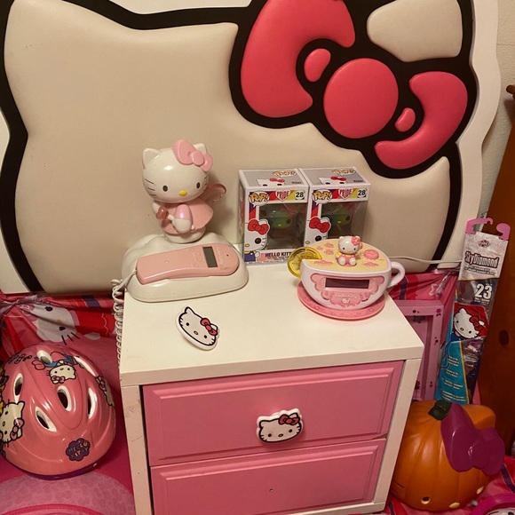 Hello Kitty Mystery Box! - Picture 2 of 4